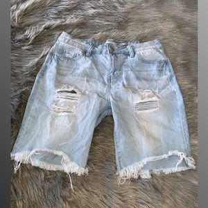 Light wash bermuda shorts